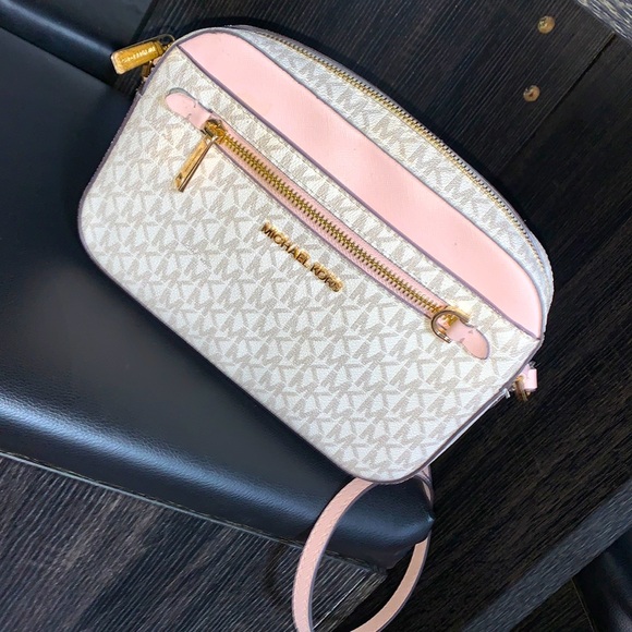 Michael Kors Handbags - Michael Kors jet 🛩️ set crossbody